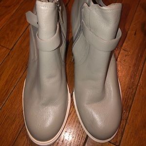 Linea Paolo size 9, gray leather wedge bootie